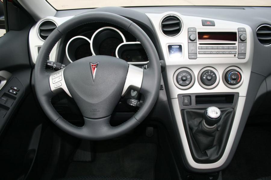 Интерьер Pontiac Vibe GT 2009 года  (фото 33 из 42)